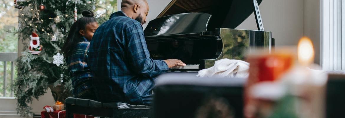 Playing the piano with your child
