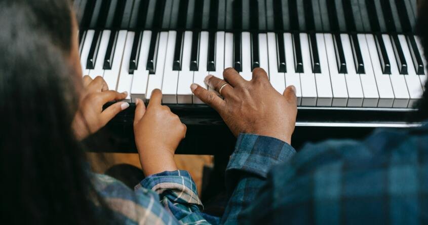 Playing the piano with your child