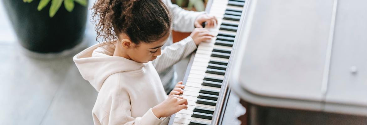 A kid playing the piano