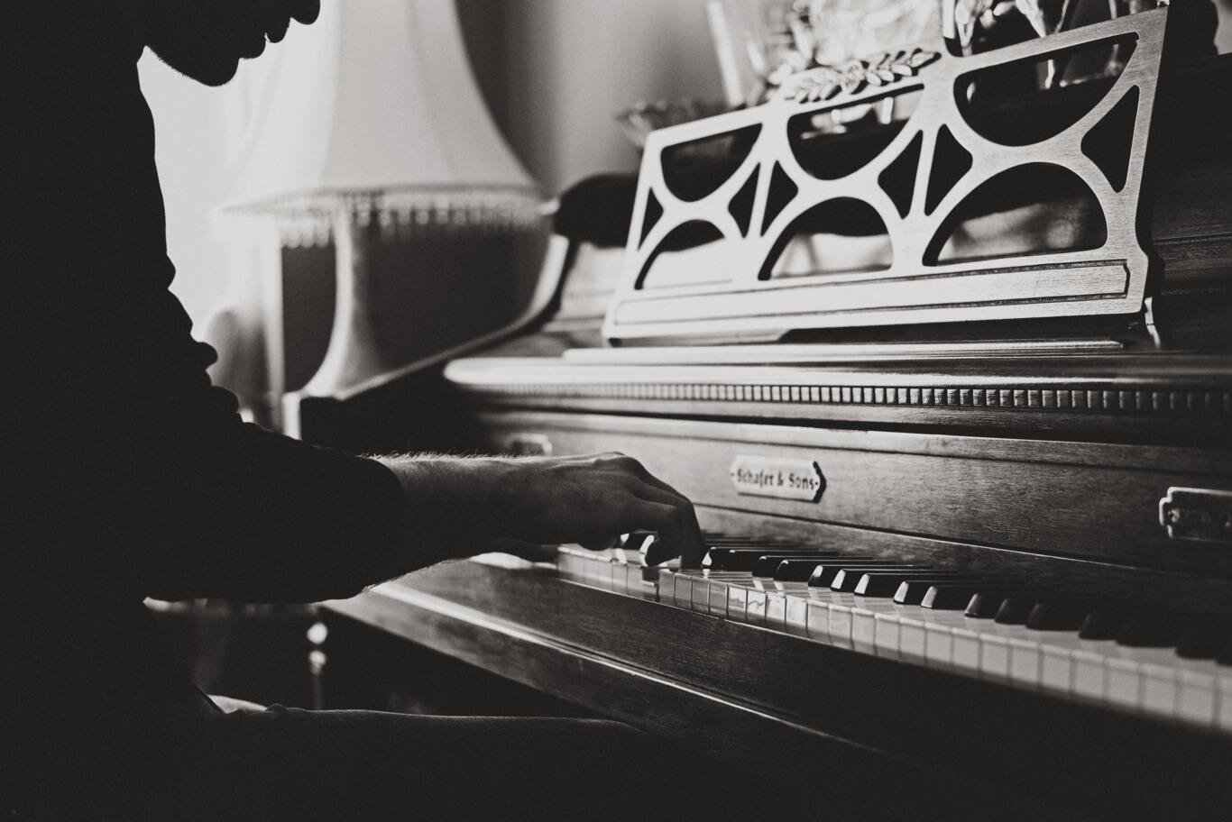 learn-piano-myself.jpg