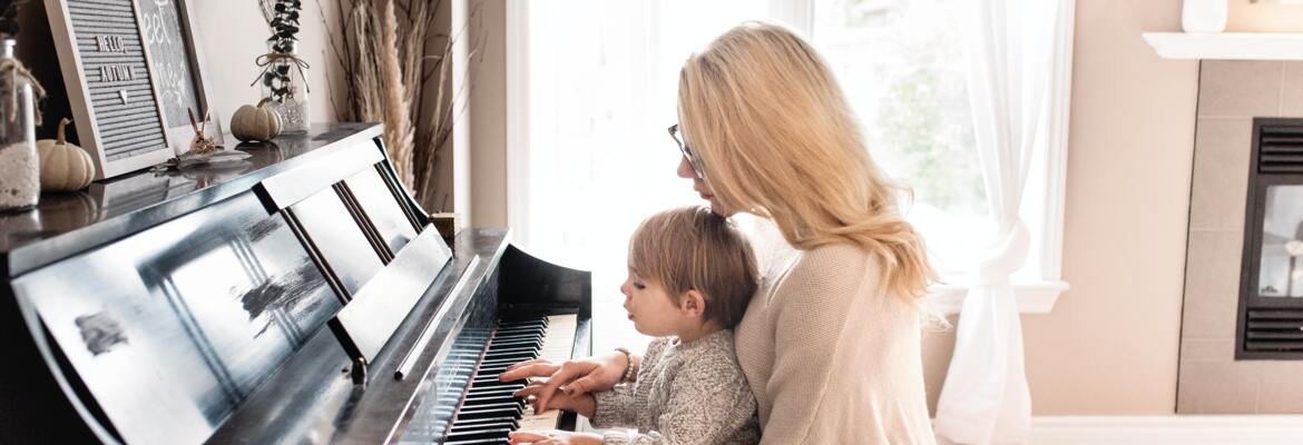 kid playing the piano