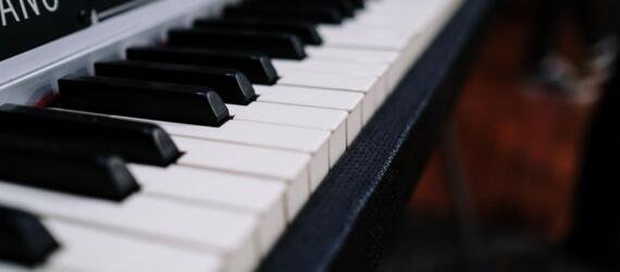 6 Best Unweighted Piano Keyboards for Beginners